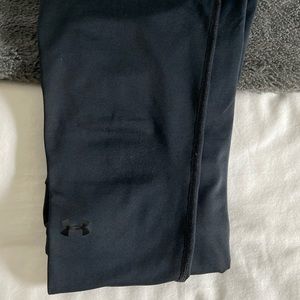 Under Armour: Black leggings